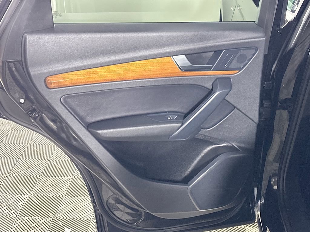 Used 2023 Audi Q5 2.0T Premium w/ Convenience Package image 19