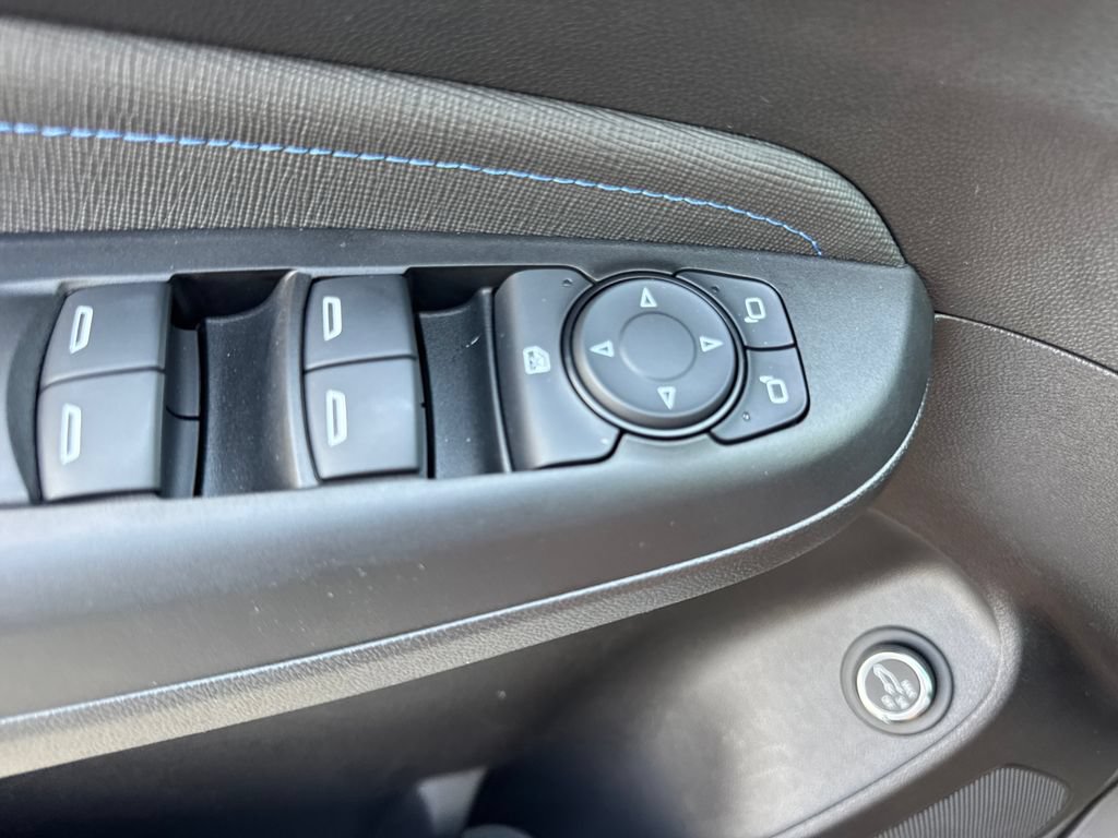 Used 2025 Buick Envista Sport Touring w/ Convenience I Package FWD image 17