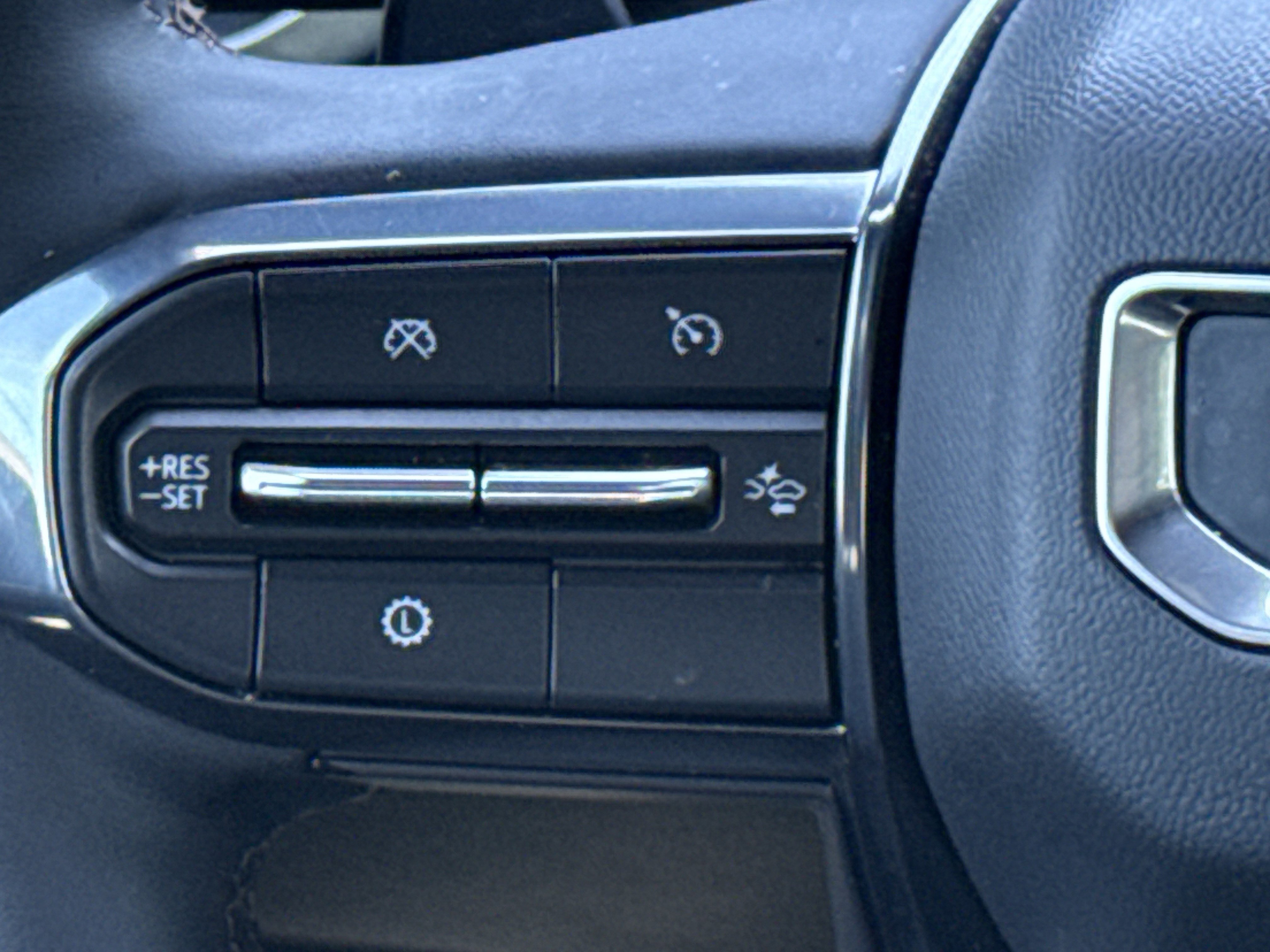 Used 2024 GMC Acadia AT4 image 19