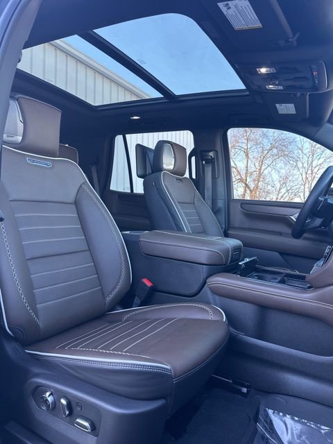 Used 2025 GMC Yukon Denali Ultimate w/ LPO, Floor Liner Package image 44