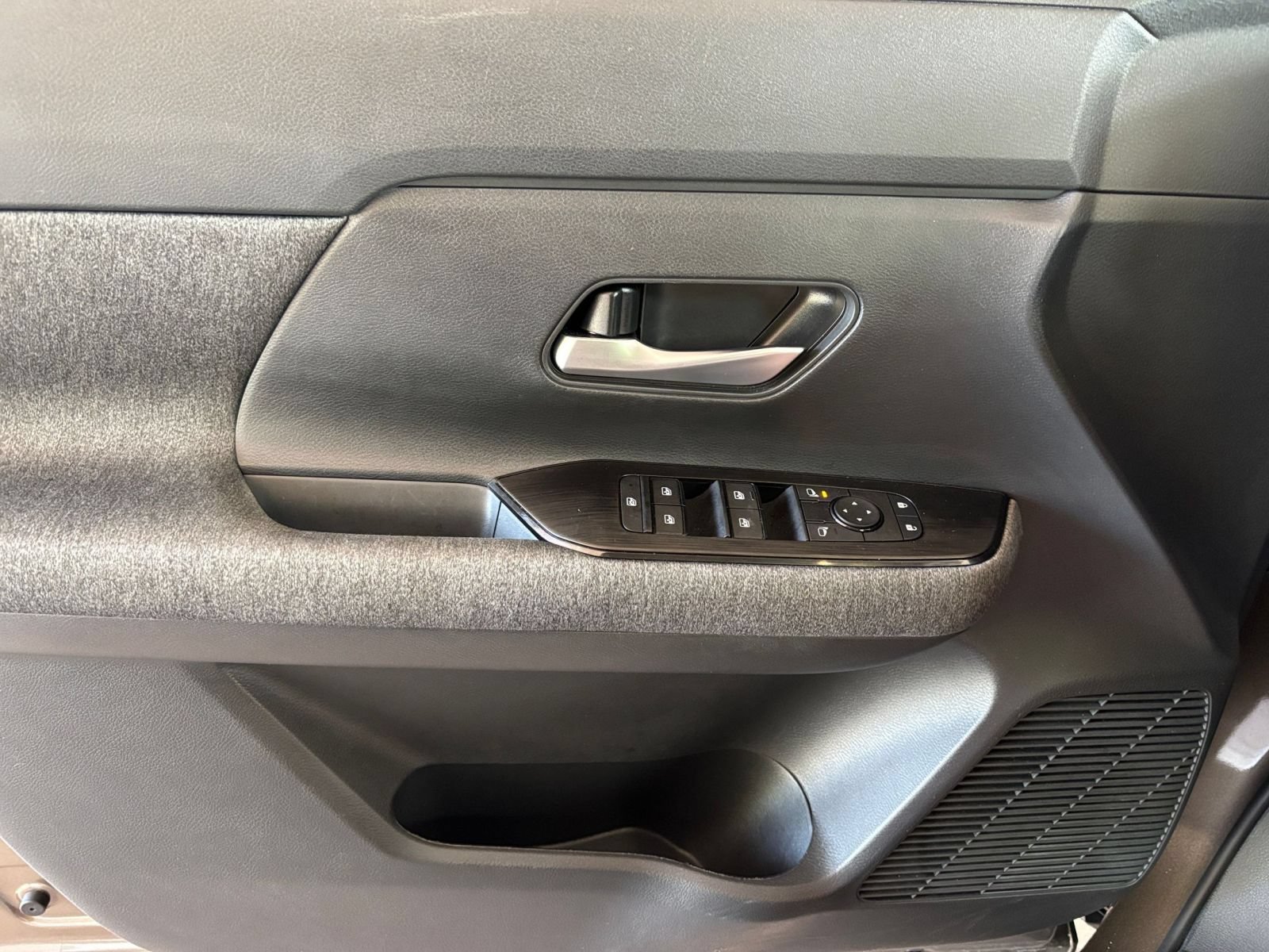 Used 2026 Nissan Kicks SV w/ Cold Weather Package FWD image 18