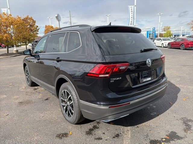 Used 2021 Volkswagen Tiguan SE w/ Panoramic Sunroof Package image 12