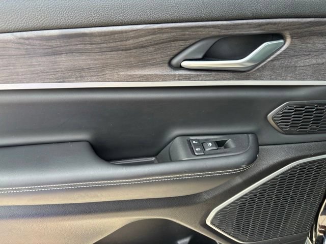 Certified 2022 Jeep Grand Cherokee L Limited w/ Black Appearance Package AWD/4WD image 18
