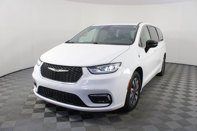 Used 2024 Chrysler Pacifica Select image 23