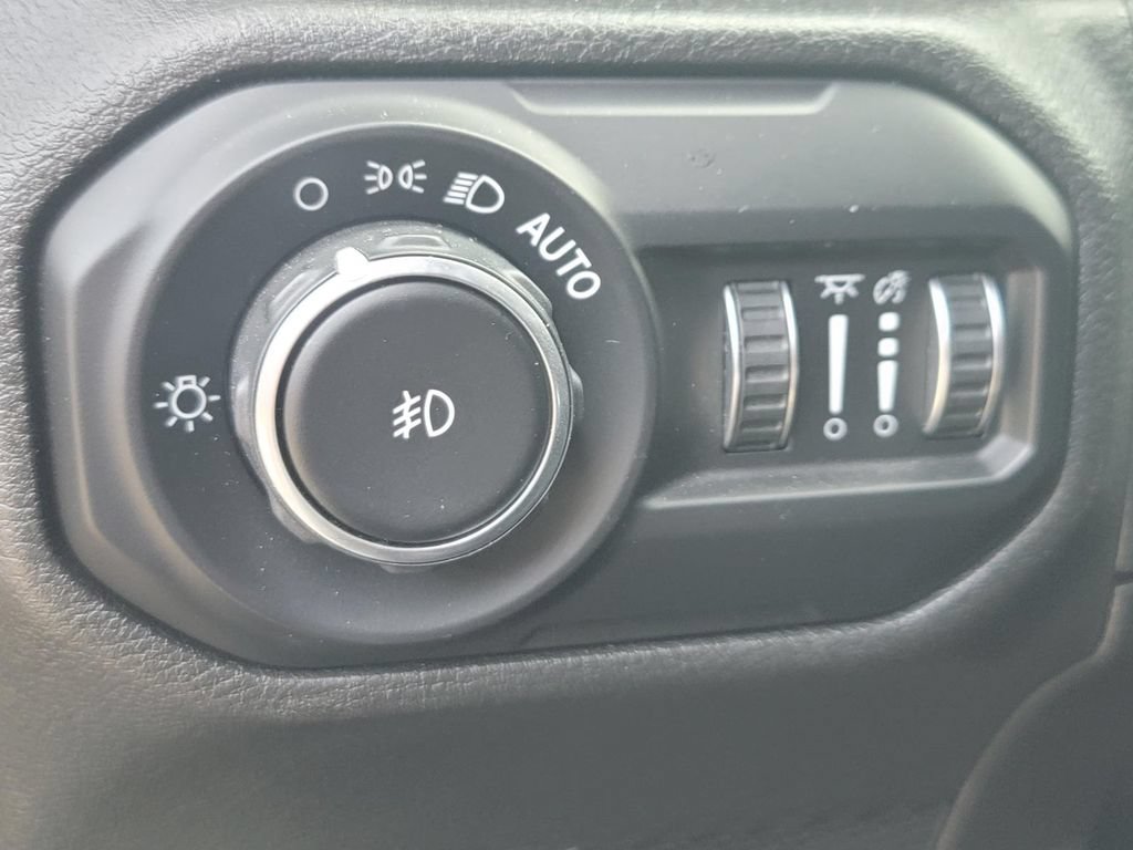 Used 2021 Jeep Wrangler Unlimited Sahara AWD/4WD image 34