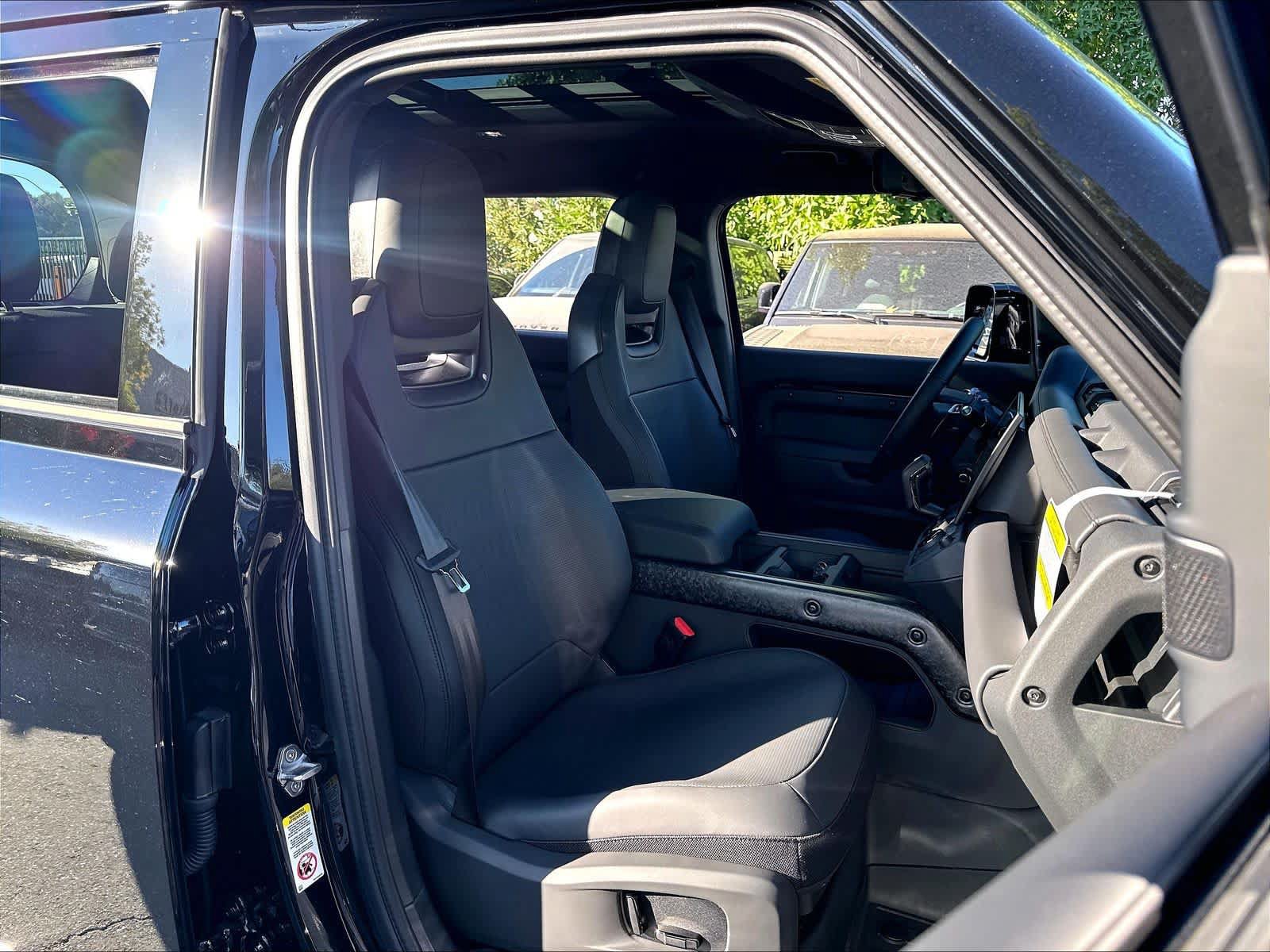 New 2026 Land Rover Defender 110 OCTA AWD/4WD image 31