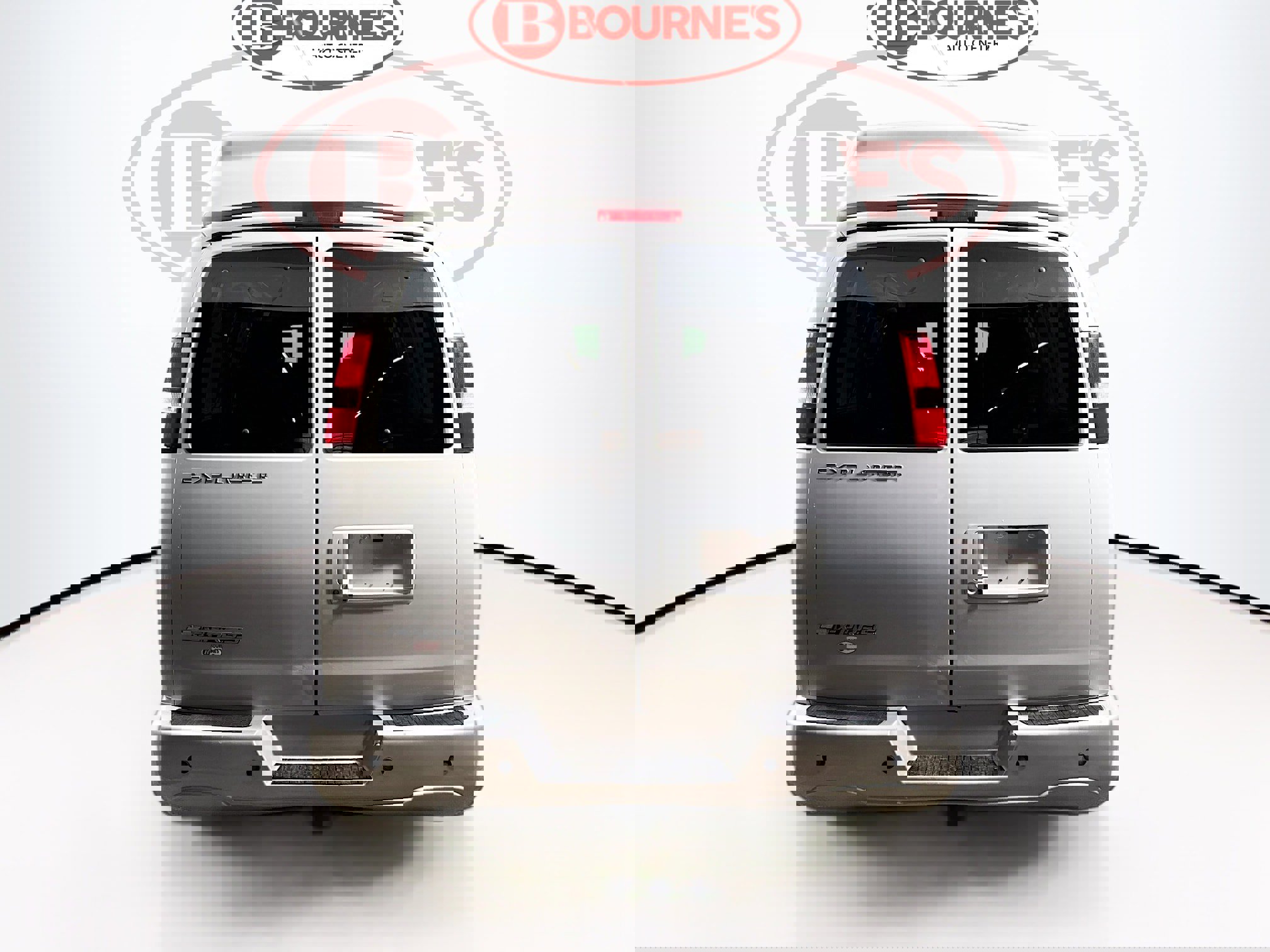 Used 2016 Chevrolet Express 2500 image 11