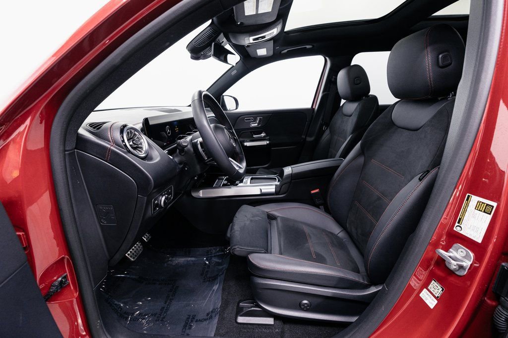 Used 2024 Mercedes-Benz EQB 300 4MATIC image 7