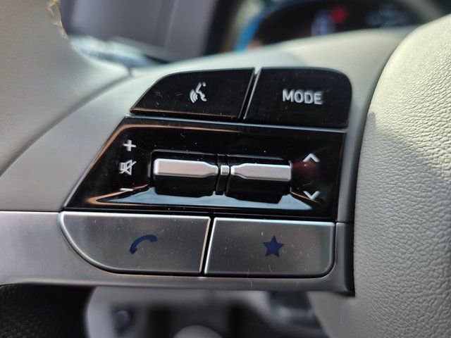 Certified 2025 Hyundai Elantra Sport image 21