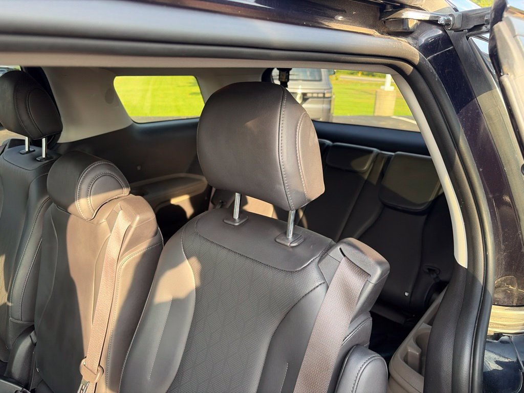 Used 2025 Kia Carnival FWD image 17