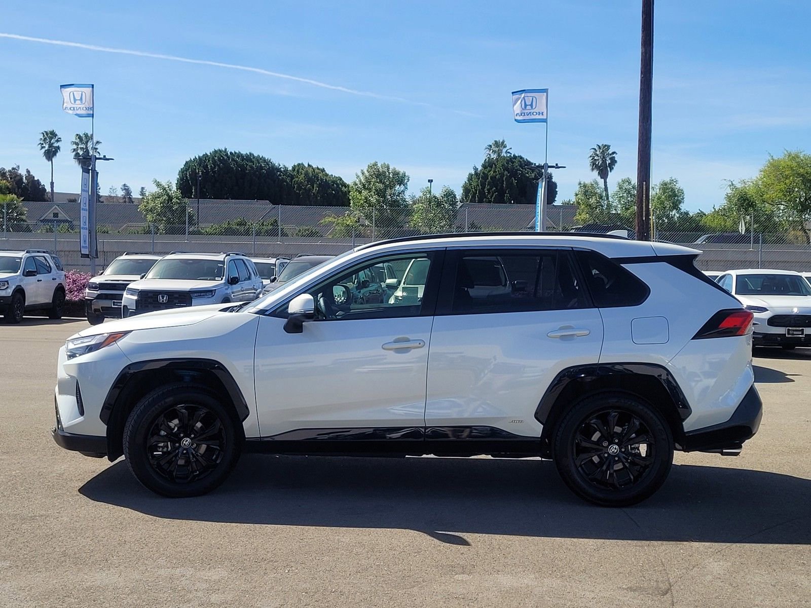 Used 2022 Toyota RAV4 SE w/ Convenience Package image 8