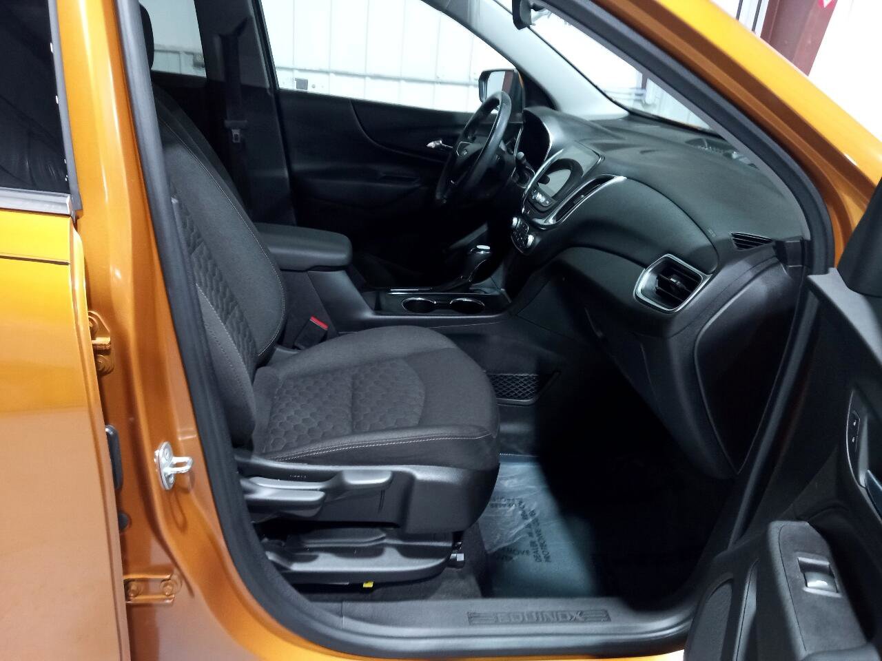Used 2018 Chevrolet Equinox LT w/ Sun & Infotainment Package image 5