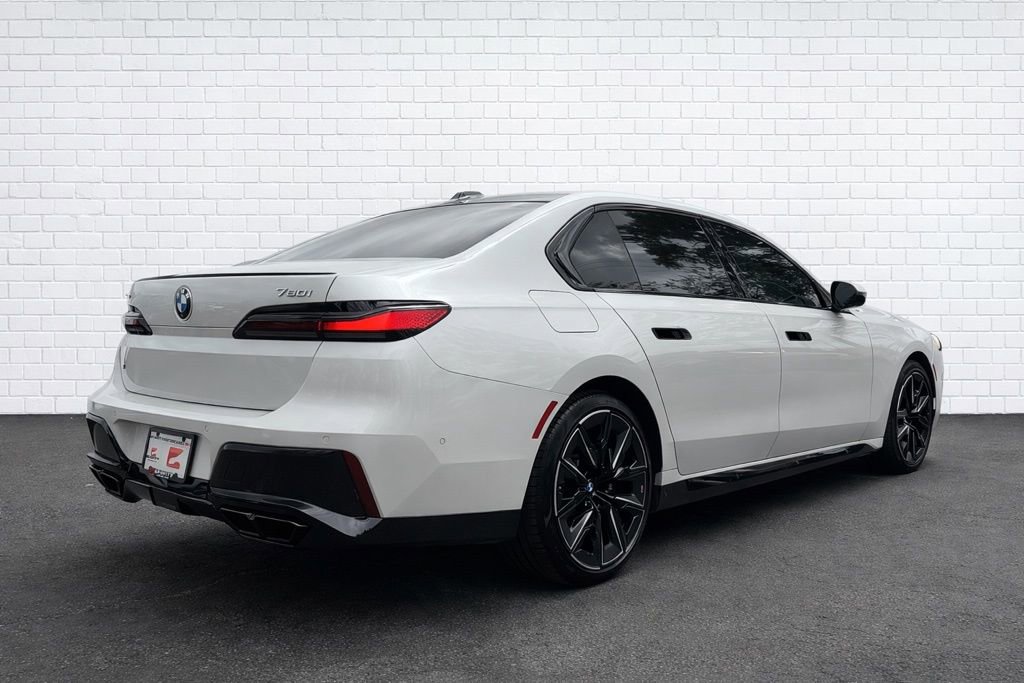 Used 2023 BMW 760i xDrive image 4
