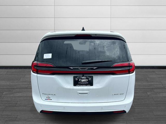 New 2027 Chrysler Pacifica Limited FWD image 4