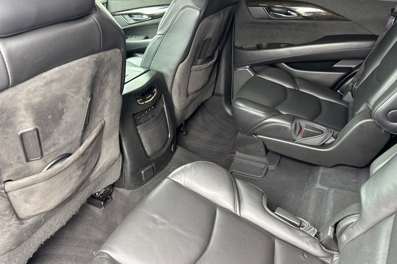 Used 2017 Cadillac Escalade Platinum image 4