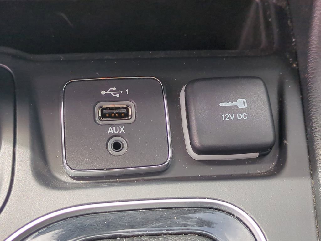 Used 2022 Jeep Cherokee Limited w/ Elite Package image 26