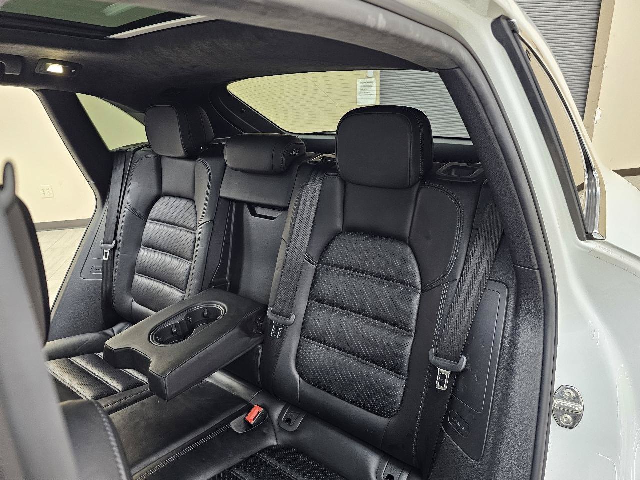 Used 2017 Porsche Macan Turbo AWD/4WD image 27