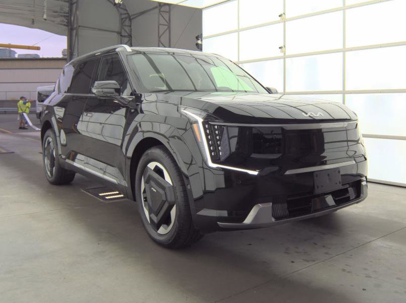 Used 2025 Kia EV9 Land image 8