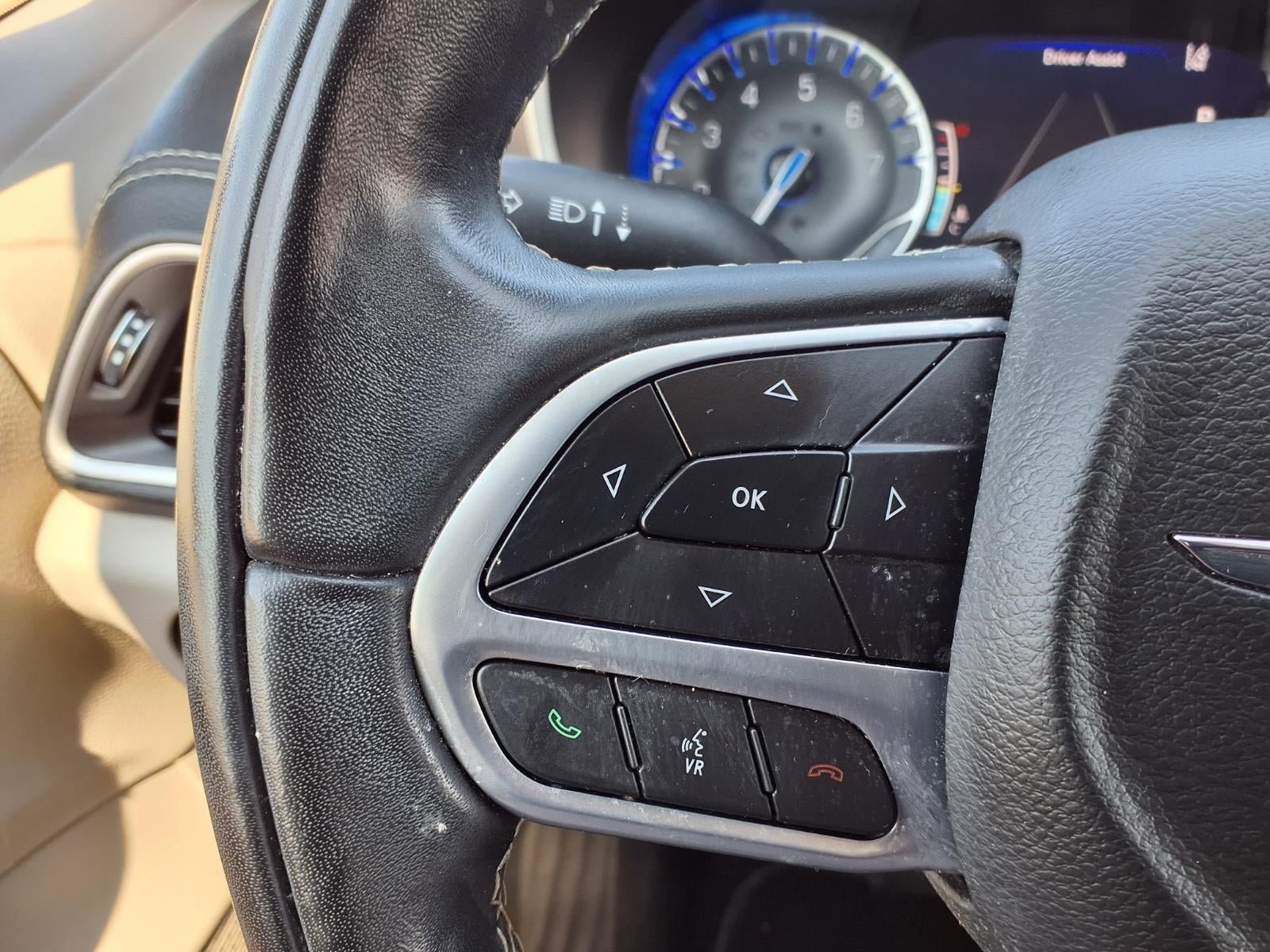 Certified 2022 Chrysler Pacifica Touring-L AWD/4WD image 12