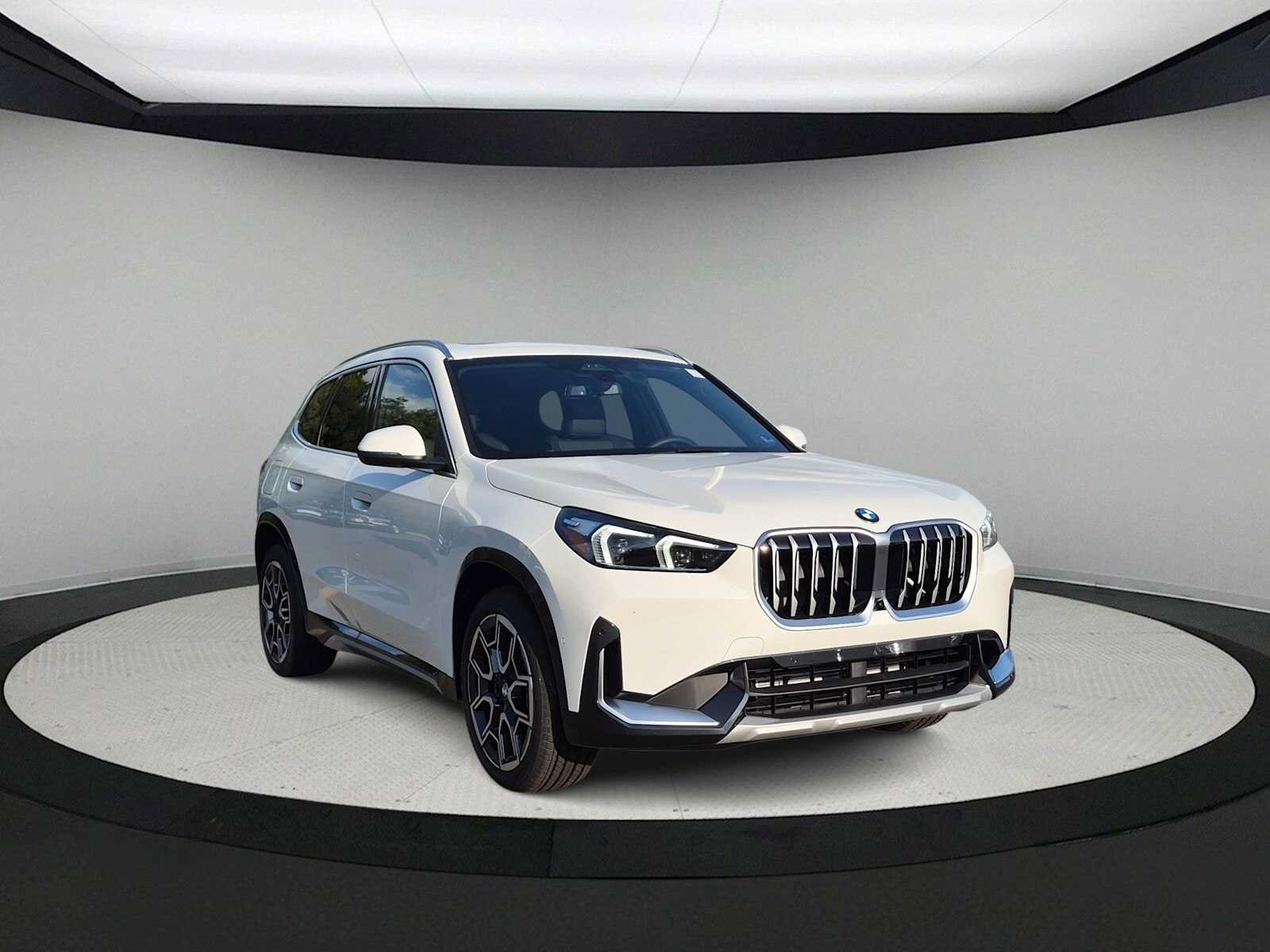 New 2027 BMW X1 xDrive28i AWD/4WD image 2