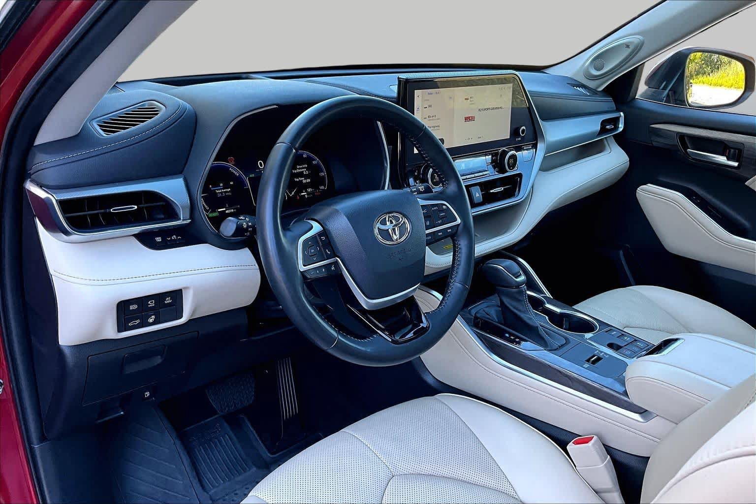 Used 2023 Toyota Highlander Platinum AWD/4WD image 18