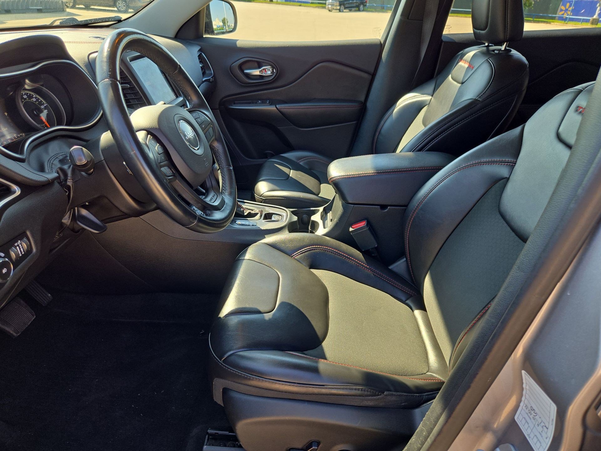 Used 2019 Jeep Cherokee Trailhawk AWD/4WD image 15