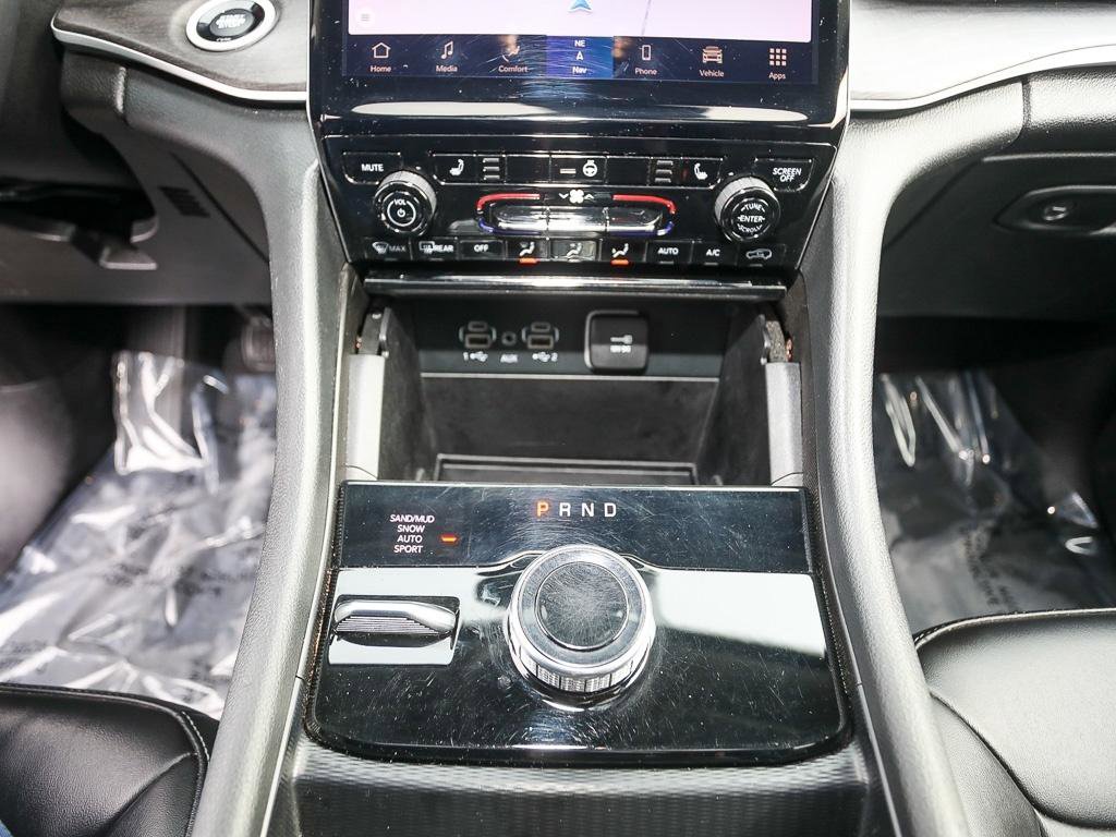 Used 2023 Jeep Grand Cherokee Limited w/ Black Appearance Package image 19