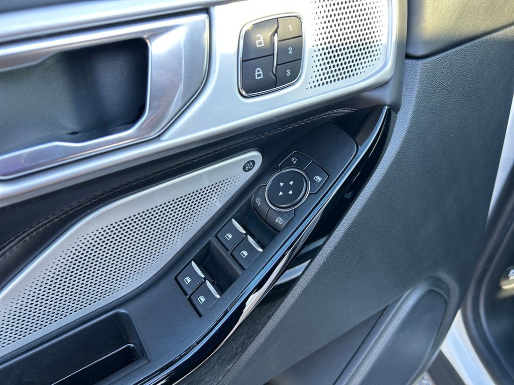 Used 2022 Ford Explorer Platinum w/ Equipment Group 601A image 13