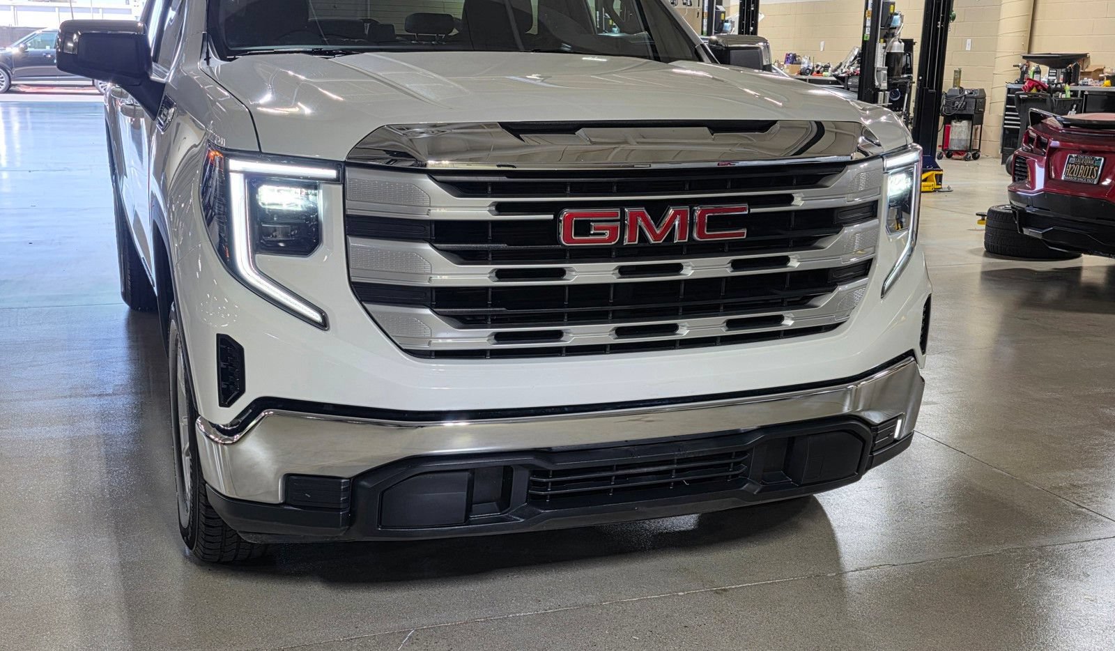 Used 2024 GMC Sierra 1500 SLE RWD image 9