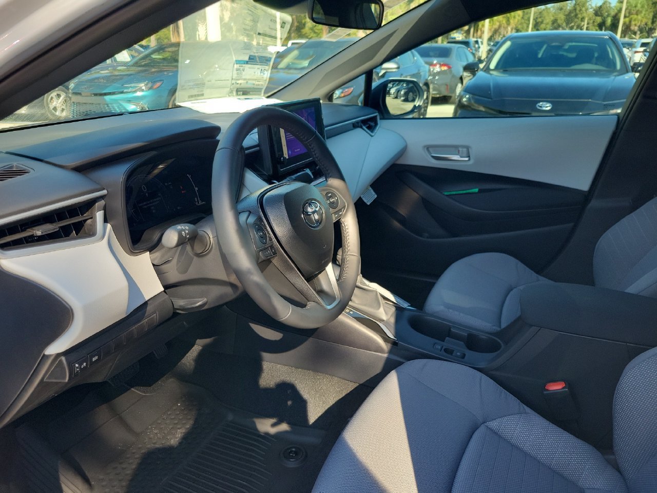 Used 2026 Toyota Corolla SE FWD image 15