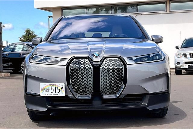 Used 2023 BMW iX xDrive50 w/ Ultimate Package 2 AWD/4WD image 3