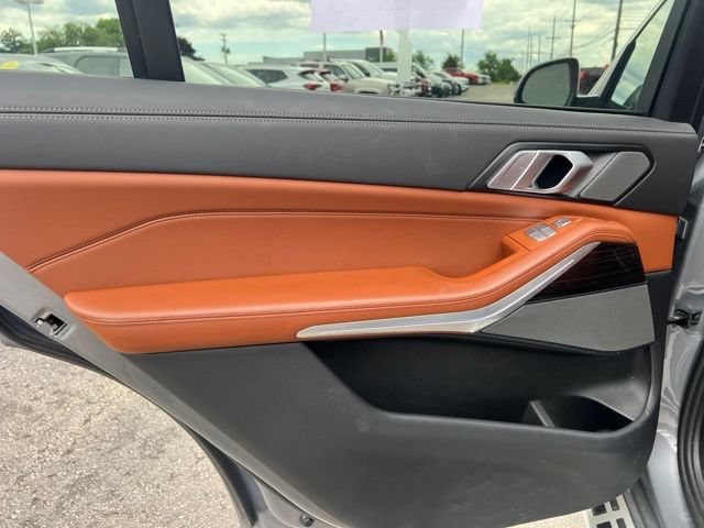 Used 2024 BMW X7 xDrive40i w/ Premium Package AWD/4WD image 14