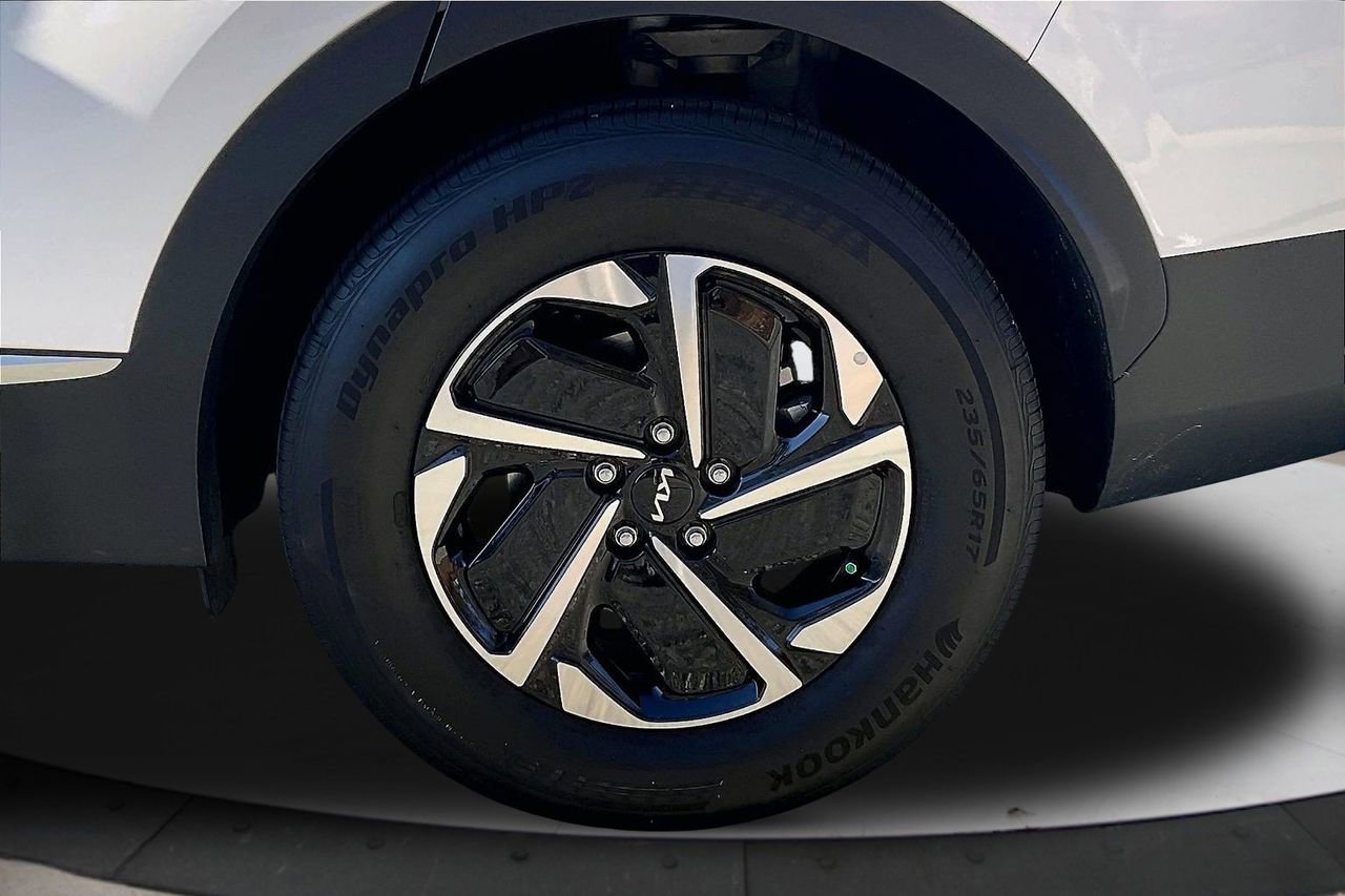 Used 2025 Kia Sportage LX image 32