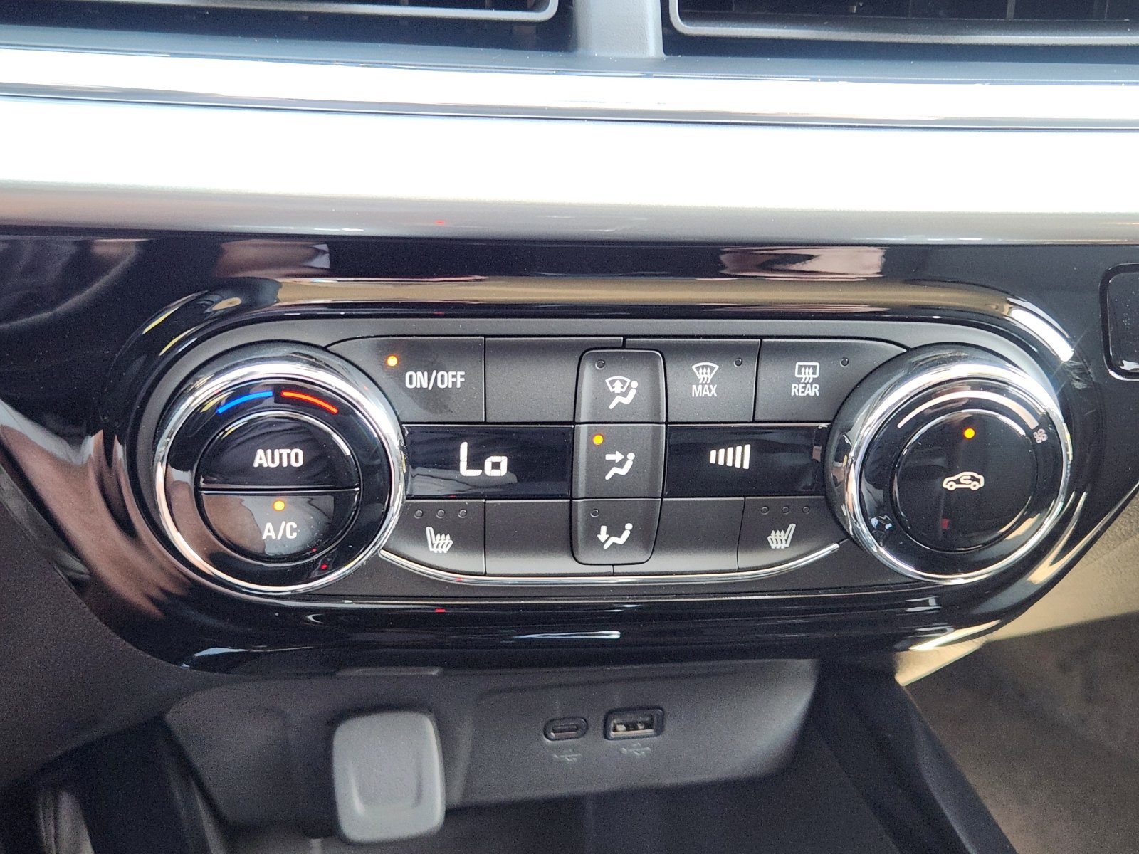 New 2026 Chevrolet Trax LT w/ LT Convenience Package FWD image 18