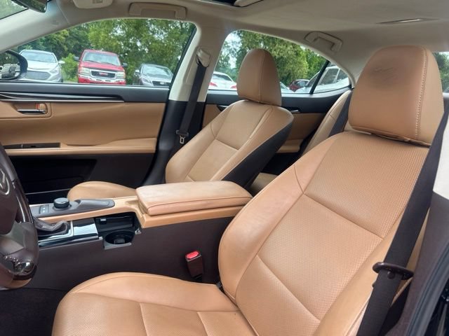 Used 2016 Lexus ES 350 w/ Premium Package w/Wood Trim FWD image 18