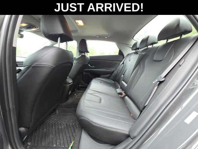 Certified 2024 Hyundai Elantra Limited FWD image 9