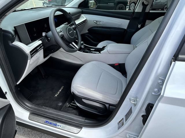Certified 2025 Hyundai Tucson SE FWD image 11
