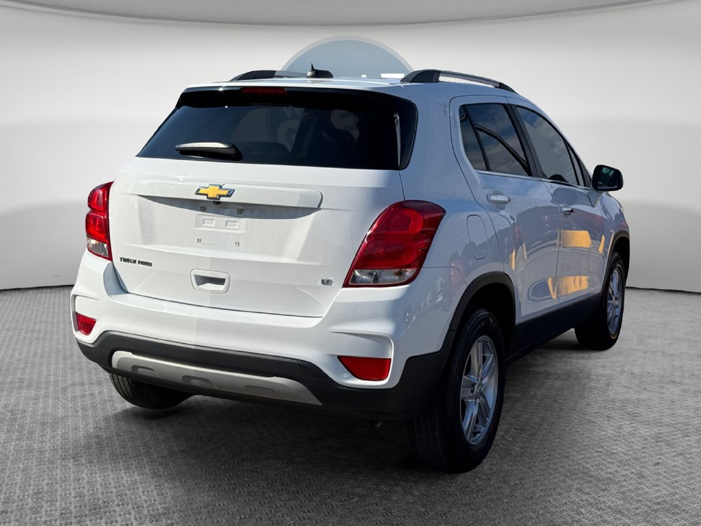Used 2020 Chevrolet Trax LT w/ LT Convenience Package AWD/4WD image 3