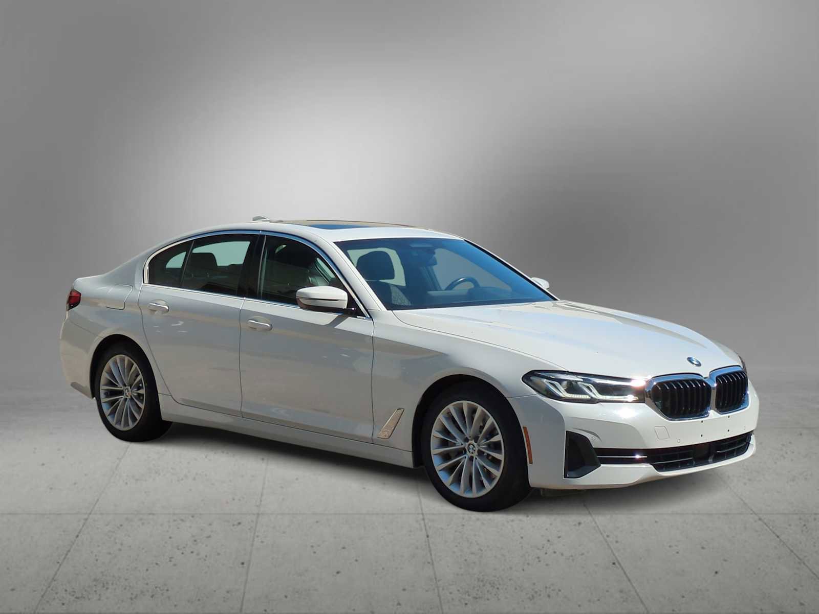 Used 2021 BMW 530i xDrive w/ Premium Package image 2