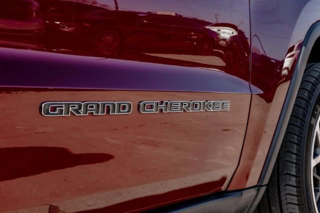 Used 2021 Jeep Grand Cherokee Limited w/ Luxury Group II AWD/4WD image 55
