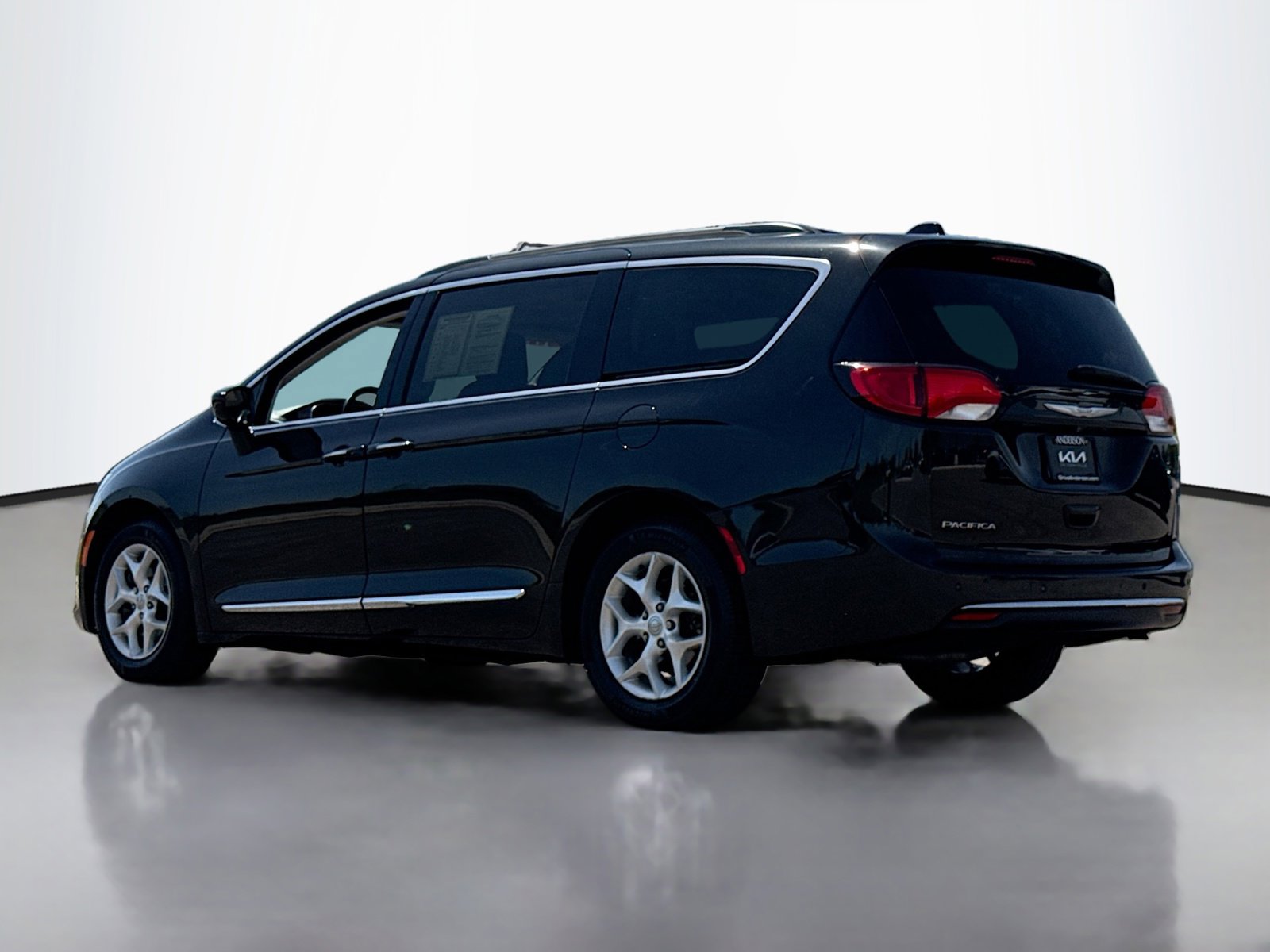 Used 2017 Chrysler Pacifica Touring-L w/ Tire & Wheel Group FWD image 15