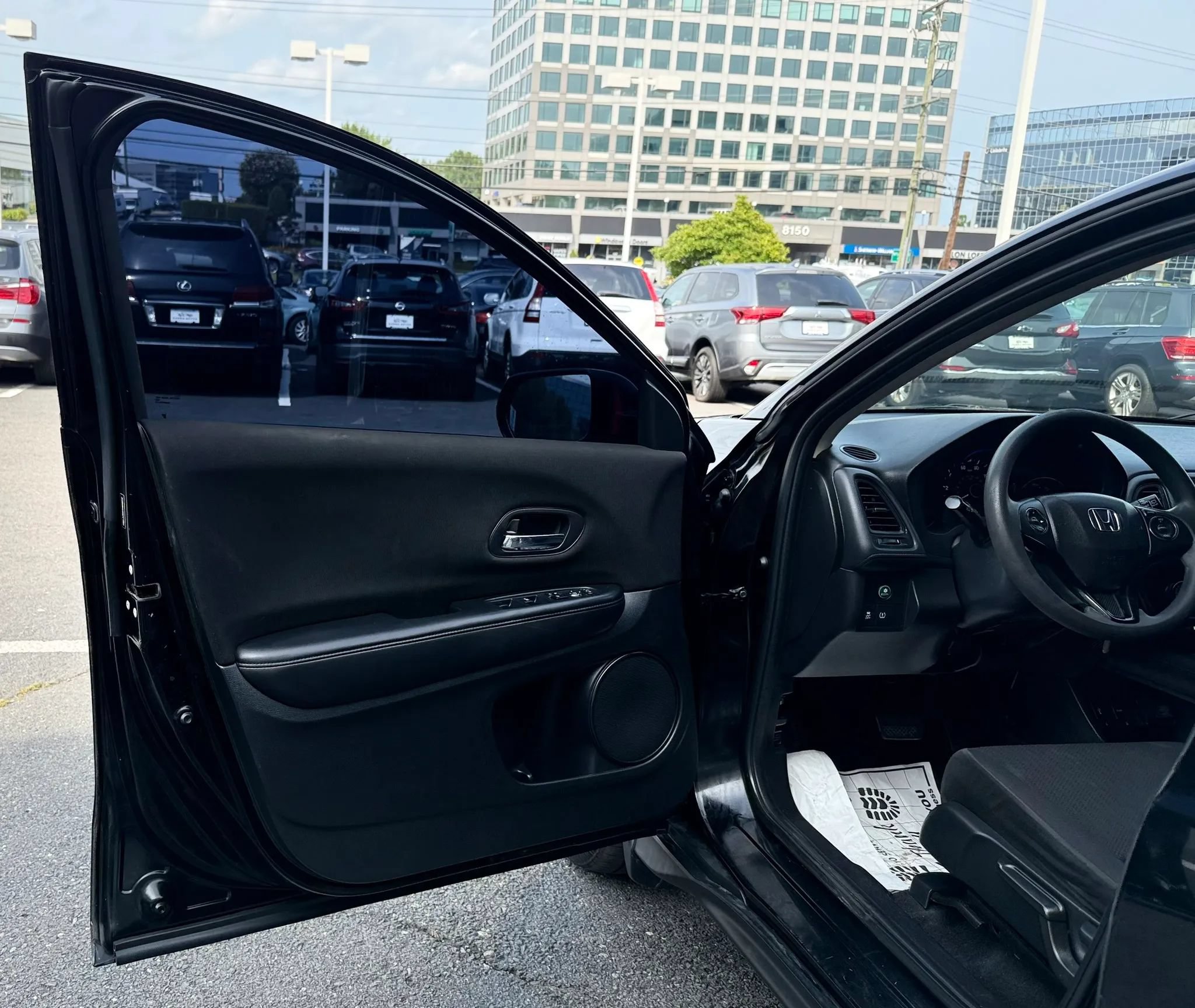 Used 2016 Honda HR-V LX image 9