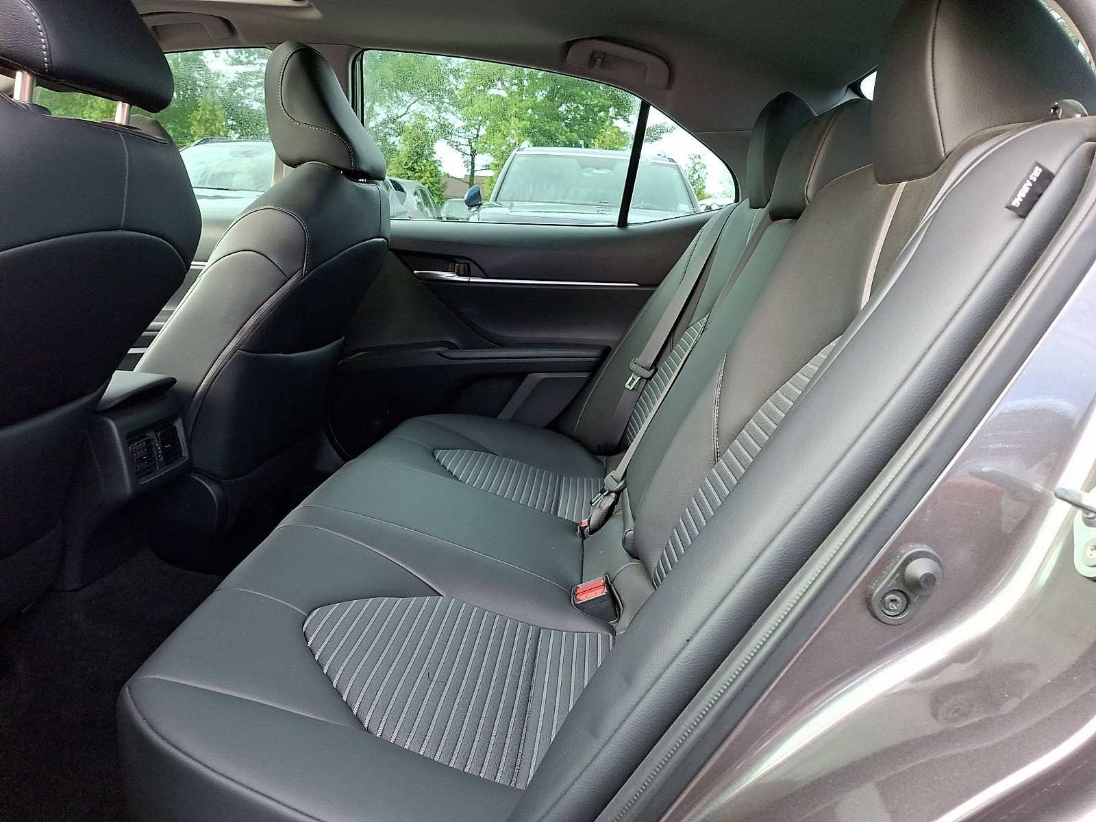 Used 2023 Toyota Camry SE w/ Cold Weather Package FWD image 11