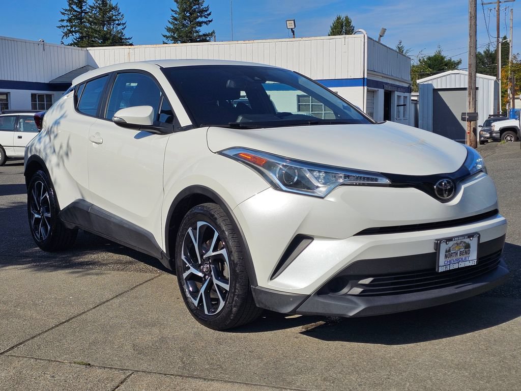 Used 2018 Toyota C-HR XLE FWD image 3