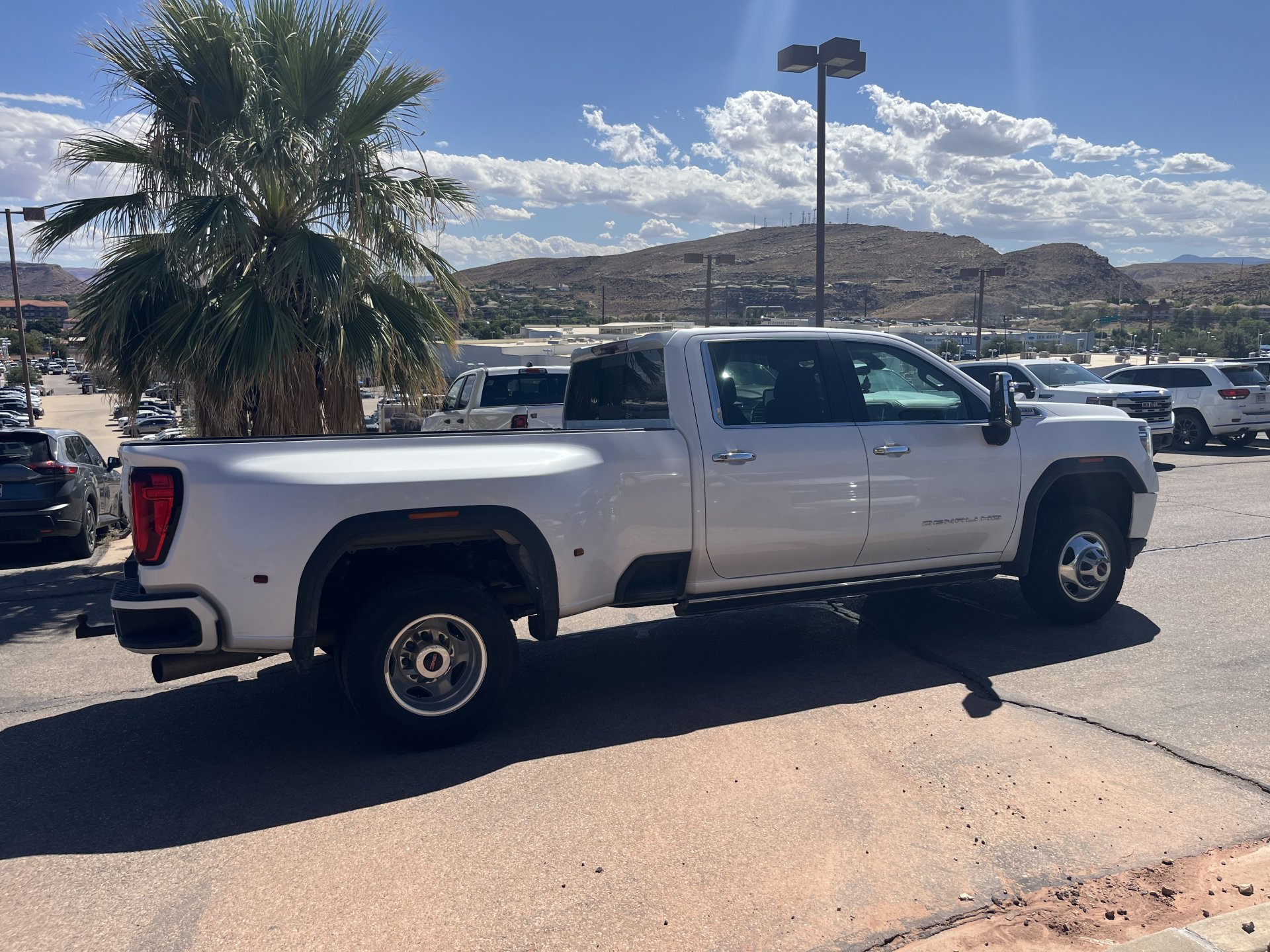 Used 2023 GMC Sierra 3500 Denali w/ Denali Ultimate Package AWD/4WD image 3