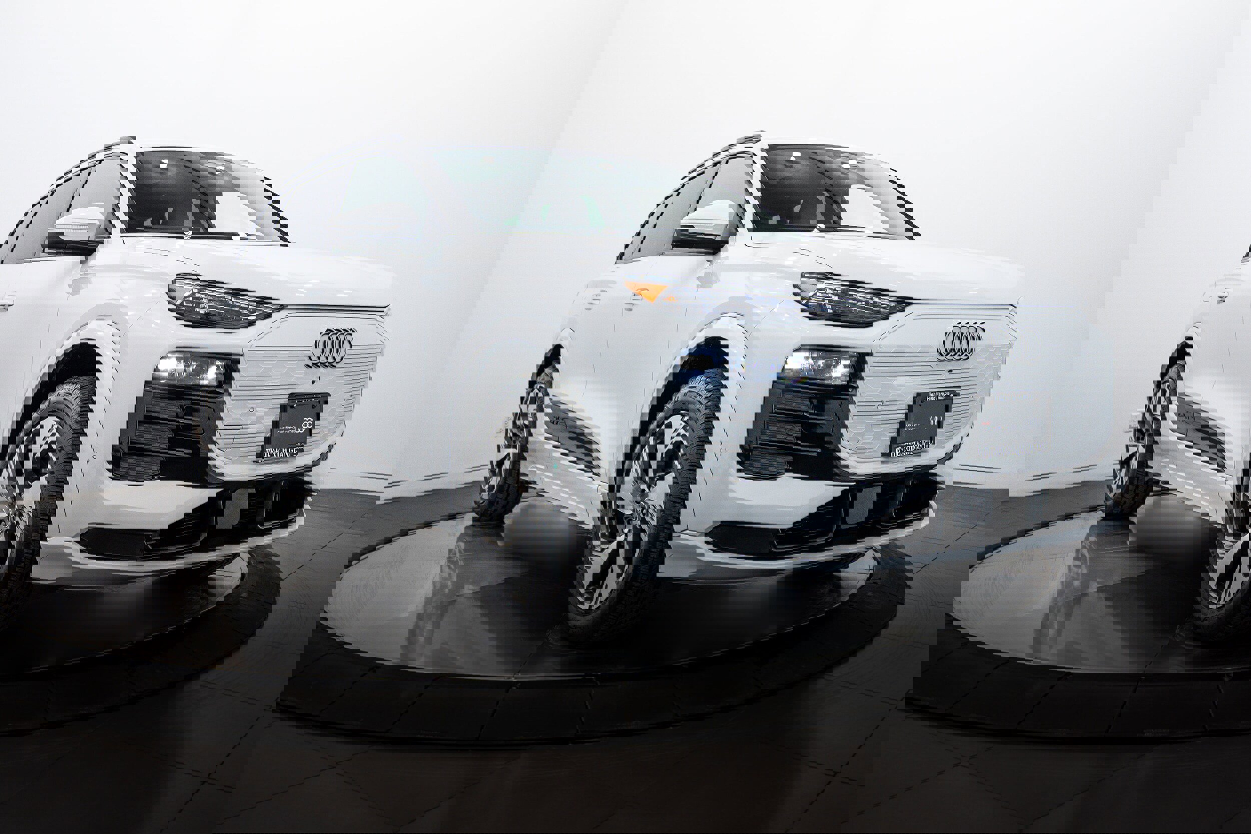 Certified 2025 Audi Q6 e-tron Premium Plus w/ Premium Plus image 2