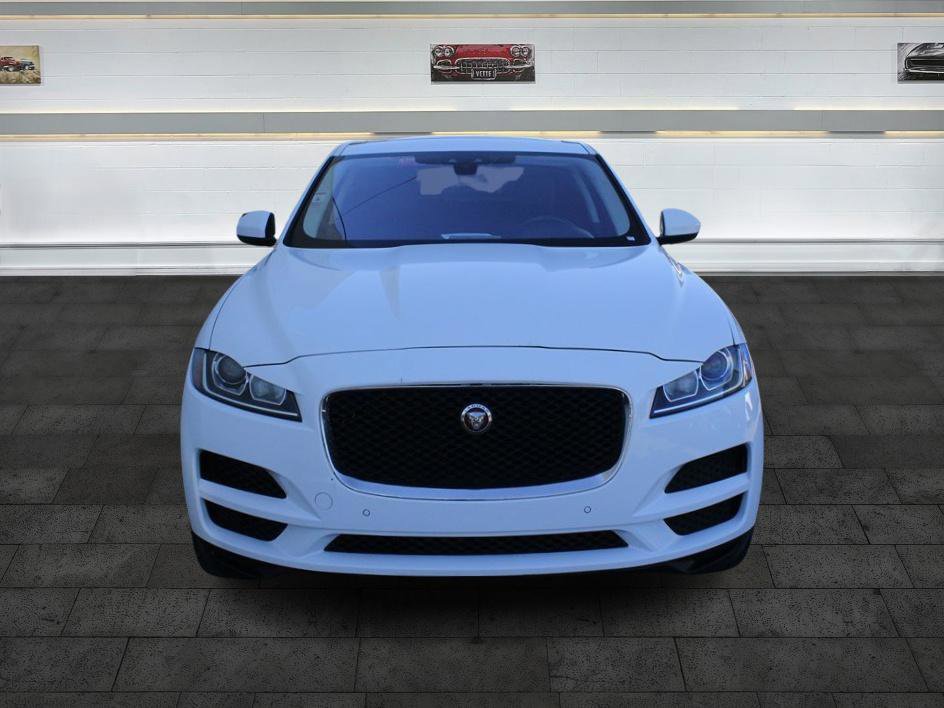Used 2019 Jaguar F-PACE Premium image 2