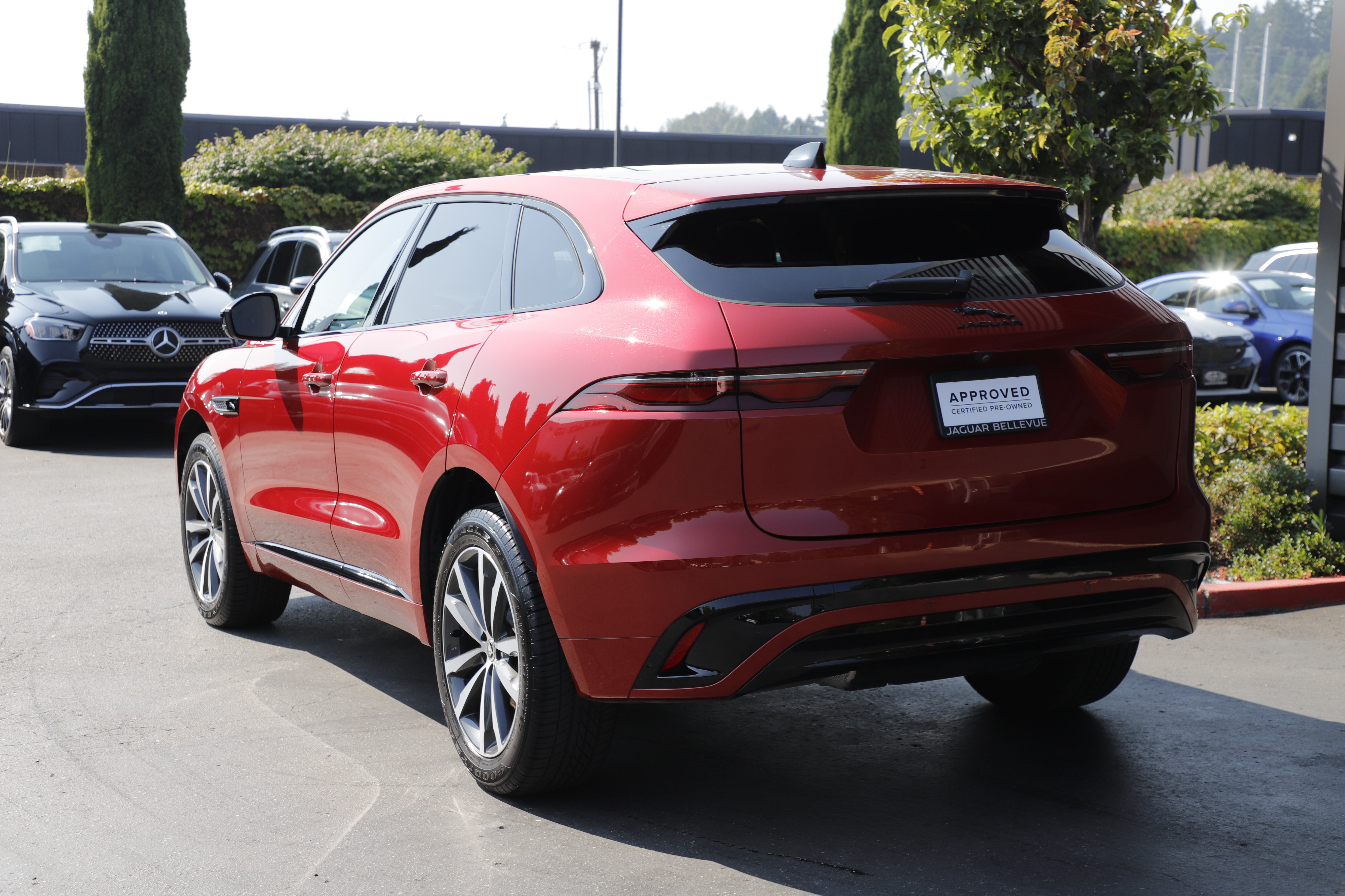 Certified 2025 Jaguar F-PACE R-Dynamic S AWD/4WD image 4