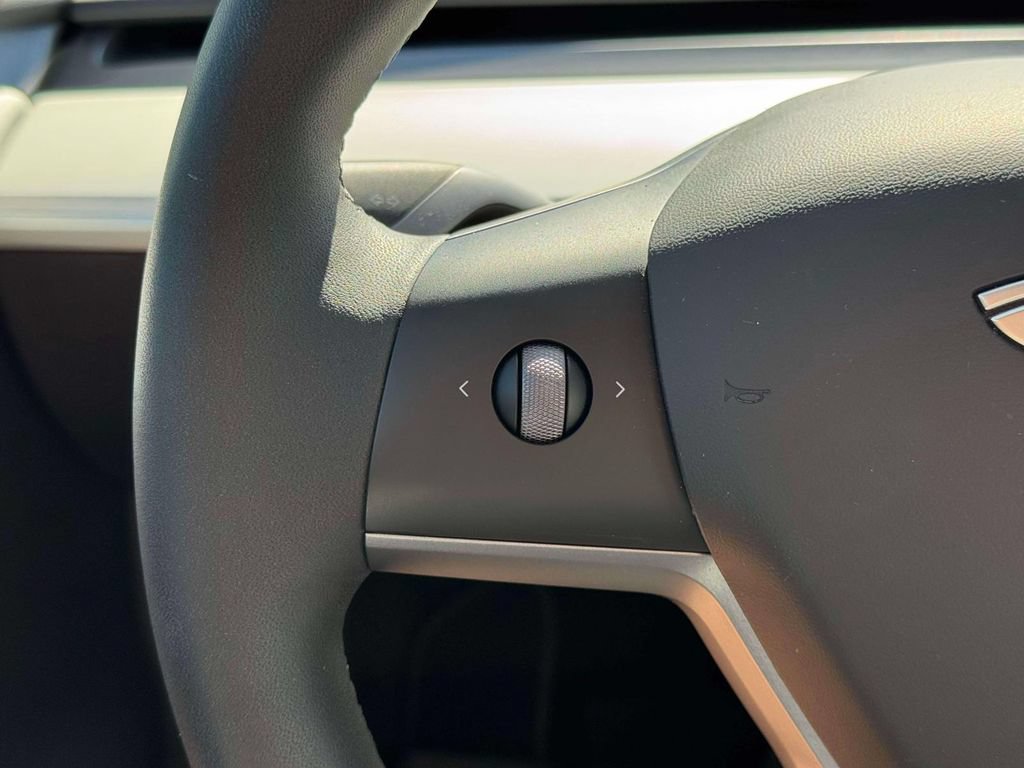 Used 2023 Tesla Model Y Long Range AWD/4WD image 24