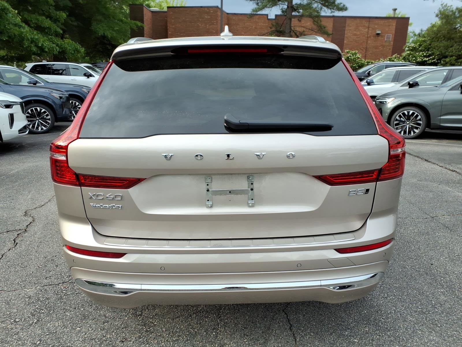 Used 2023 Volvo XC60 B5 Plus w/ Climate Package AWD/4WD image 4